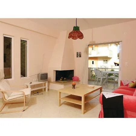 Feriehus Three-bedroom Holiday In Achaias Diakopto