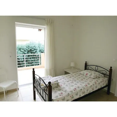 Three-bedroom Holiday In Achaias *