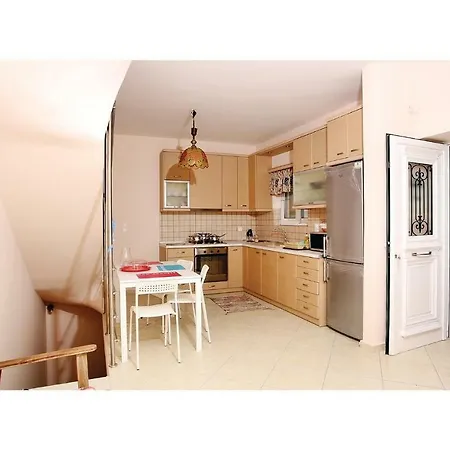 Feriehus Three-bedroom Holiday In Achaias *